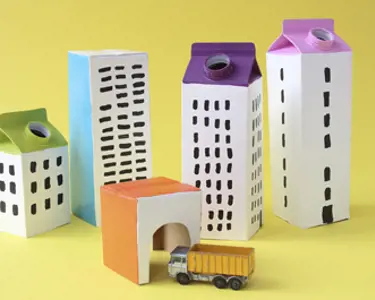 Bygg en egen stad av mjölkpaket