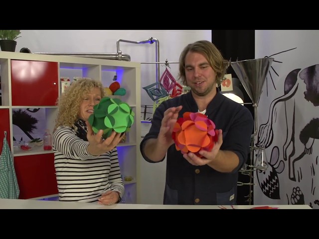 Så gör du en pappersblomma