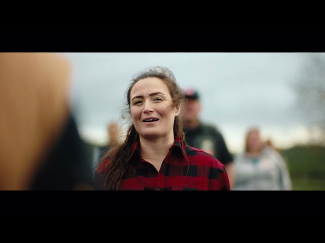 Kör med bönder sjunger