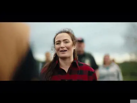 Kör med bönder sjunger