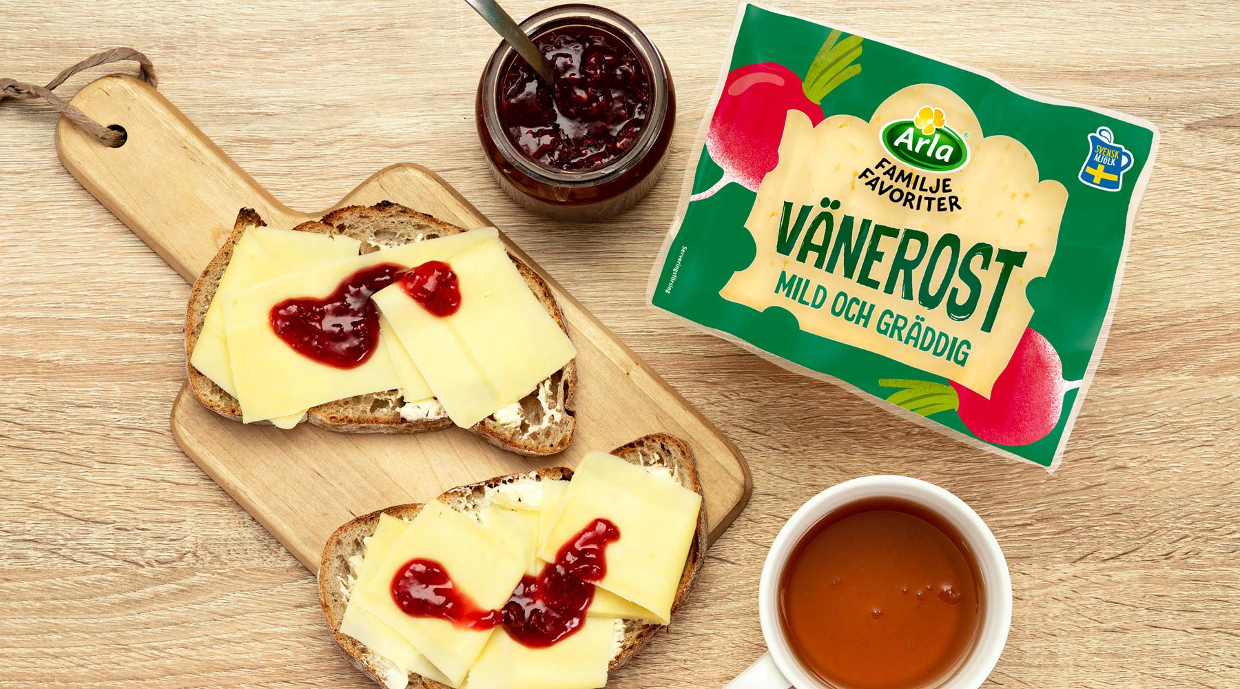 Svensk rundpipig ost med mild och gräddig smak. Som alla Arla® Familjefavoriter är den kantfri och lätt att hyvla.