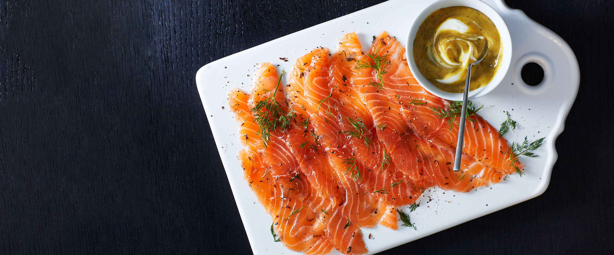 Dill- och kummingravad lax