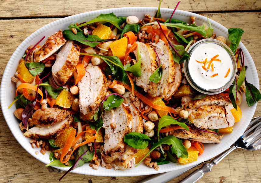 Kycklingsallad med apelsin och nötter