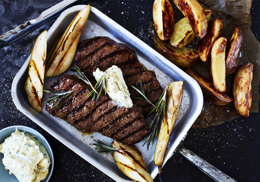 Grillad biff med bluecheesesmör grillat päron
