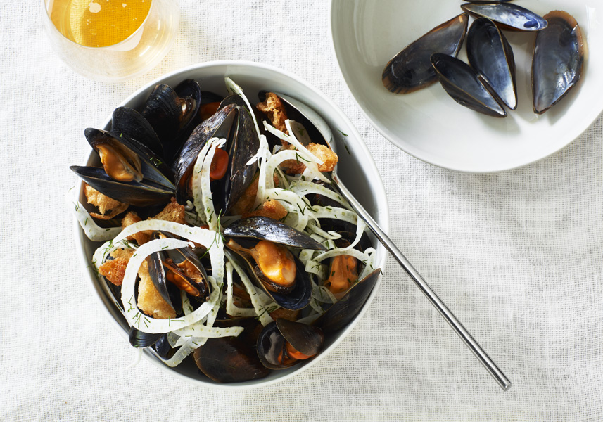 Ciderkokta blåmusslor med smörstekta krutonger