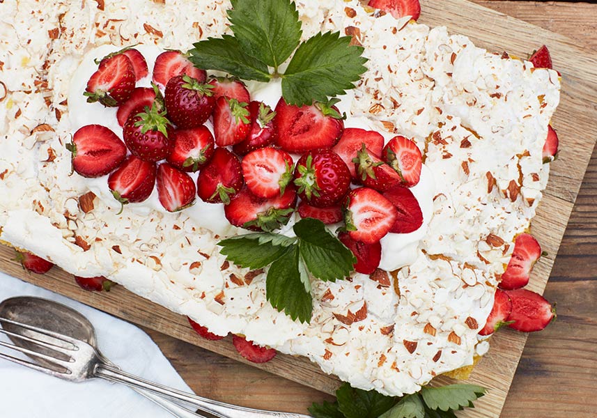 Pinnochiotårta med jordgubbar