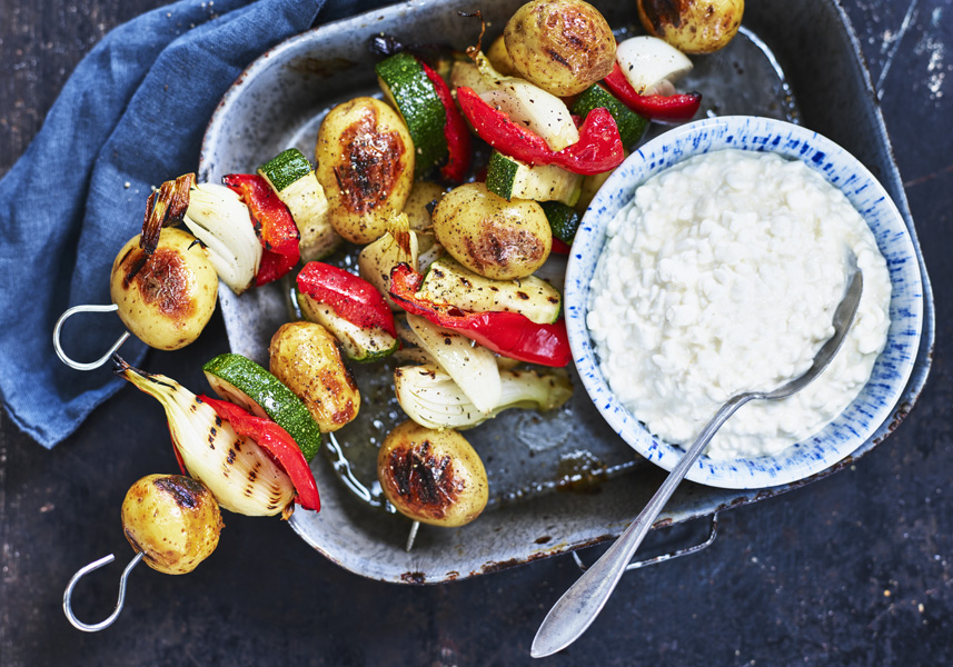 GRÖNSAKSSPETT MED COTTAGE CHEESE