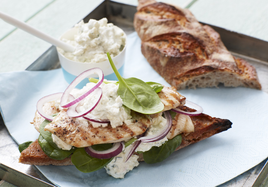 Grillad kycklingburgare med ädelost