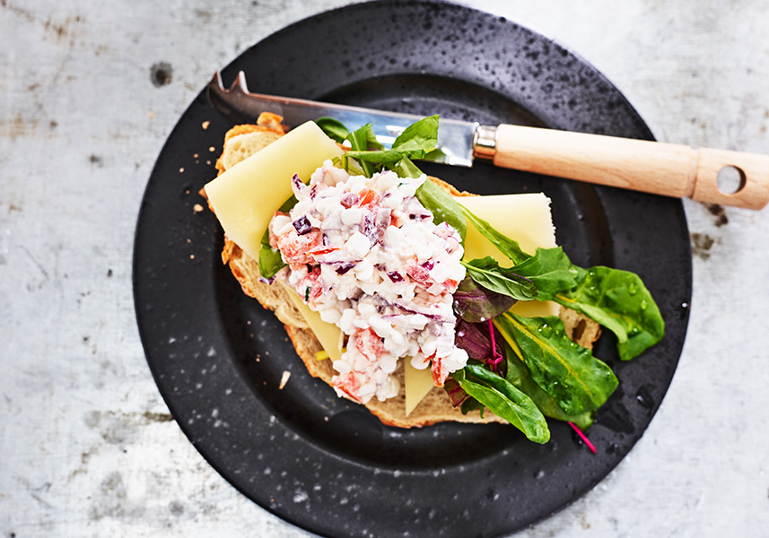 Mackor med ost och grönt