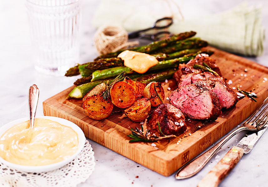 Helgrillad lammentrecote med vitlökssparris