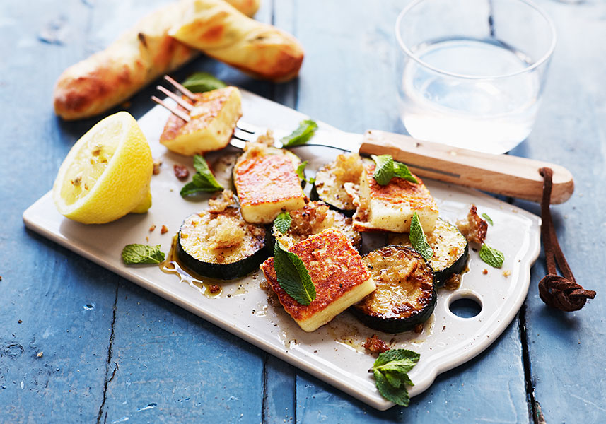 Zucchiniplock med grillcheese, mynta brödsmulor