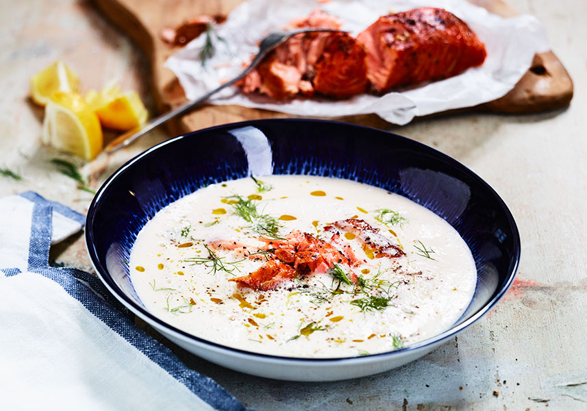 Blomkålssoppa med varmröktlax