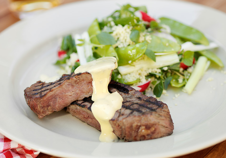 Grillad biff med matig sommarsallad