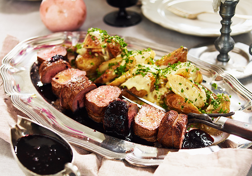 Timjanstekt kalv med svartvinbärssky