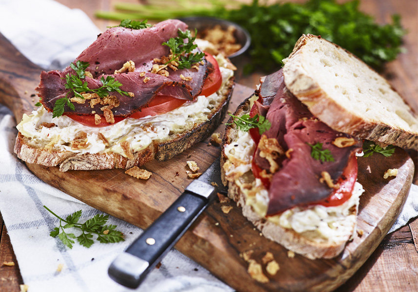 Reuben-smörgås med rostbiff & surkålsfärskost