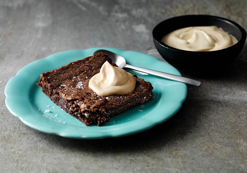 Kladdkaka i långpanna med kolakvarg-