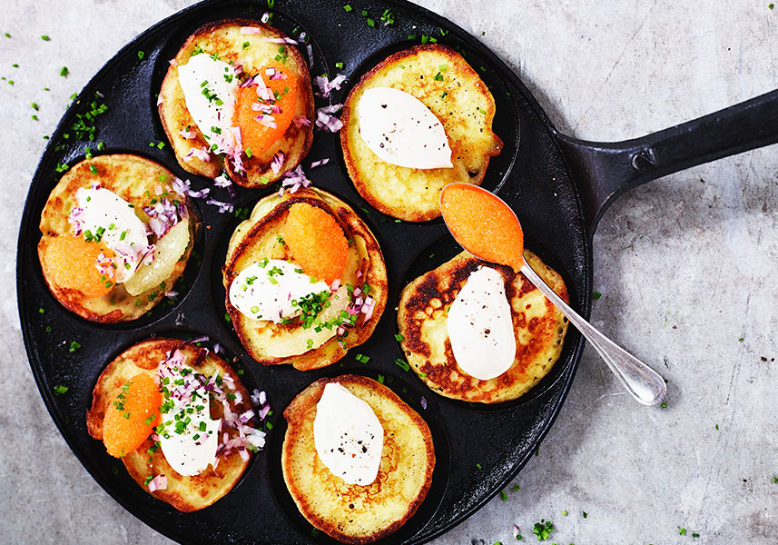 Mandelpotatisplättar med löjrom